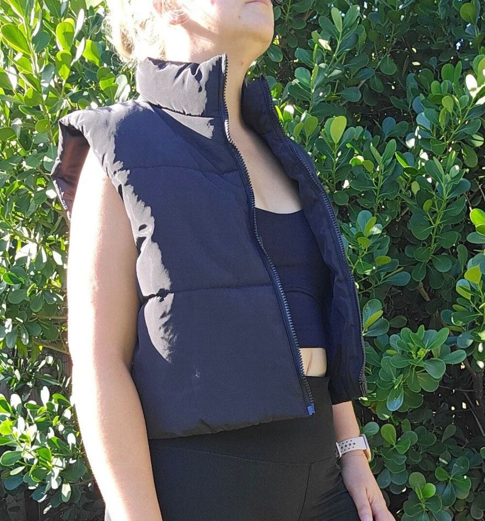 SHEIN Black Cropped Puffer Vest Size M Zip Front High Neck